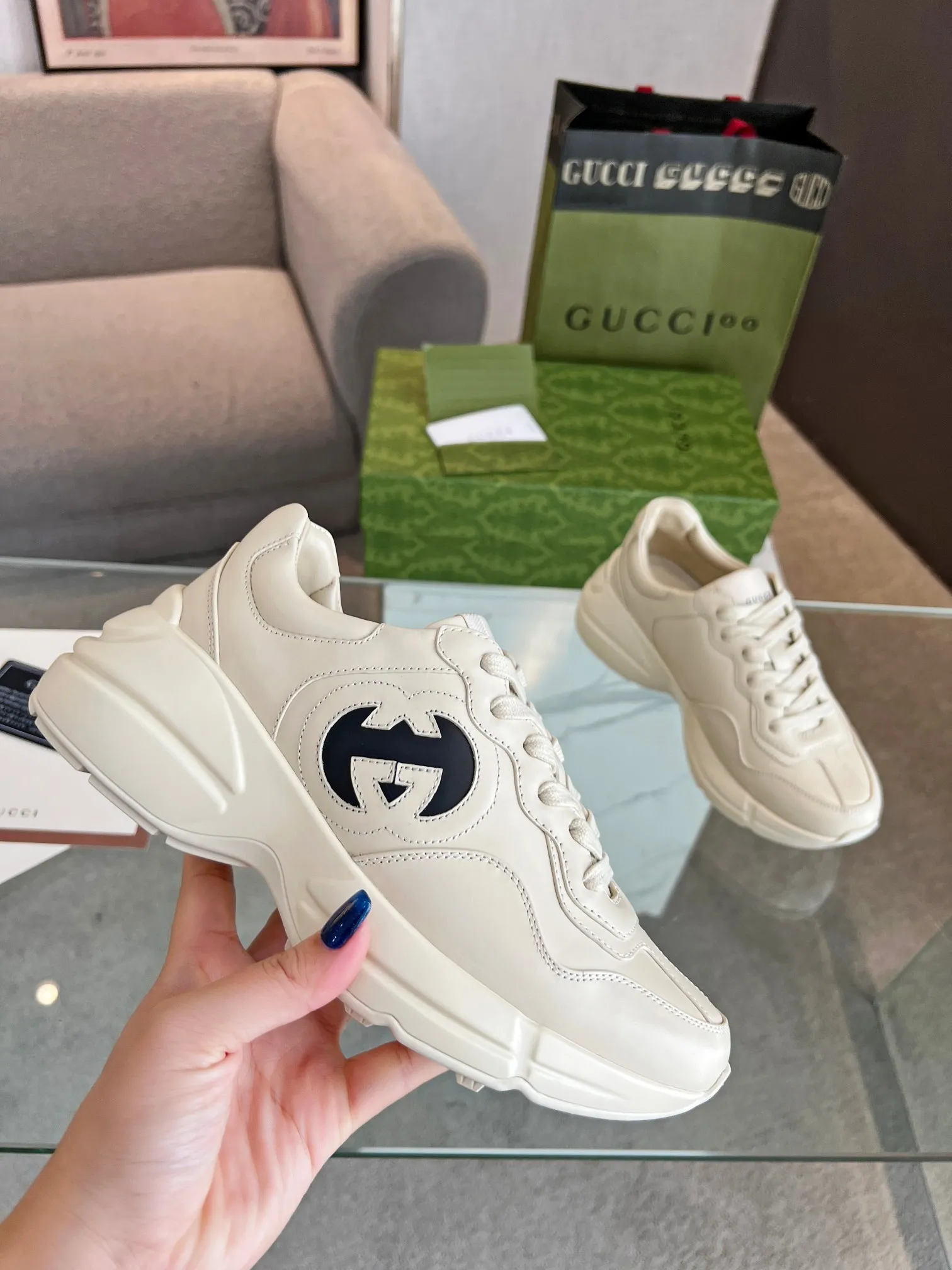 P800 2023 top version, buy the original version and disassemble it, new color matching, 🔵"gucci" new dad shoes, 🔜purchasing level, 🔵couples👫 style 🔜Versatile in all seasons🔜 Upper: imported cowhide🐮 Lining: original A-grade mixed sheepskin, sole: the latest original developed TPU vacuum, with edges Midsole: with logo Lasting technology, size: women's size 35-40, men's size 40-44, with chip, 💯with counter genuine packaging